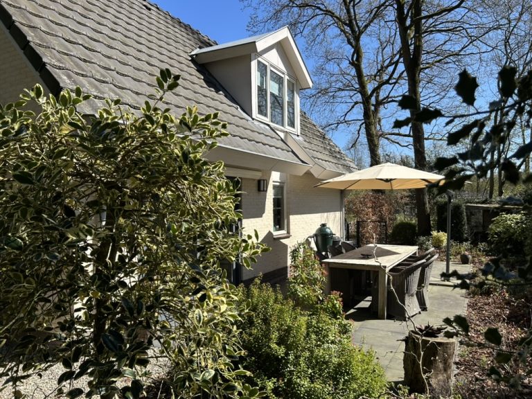 Villa Viola Epe doorkijk naar terras
