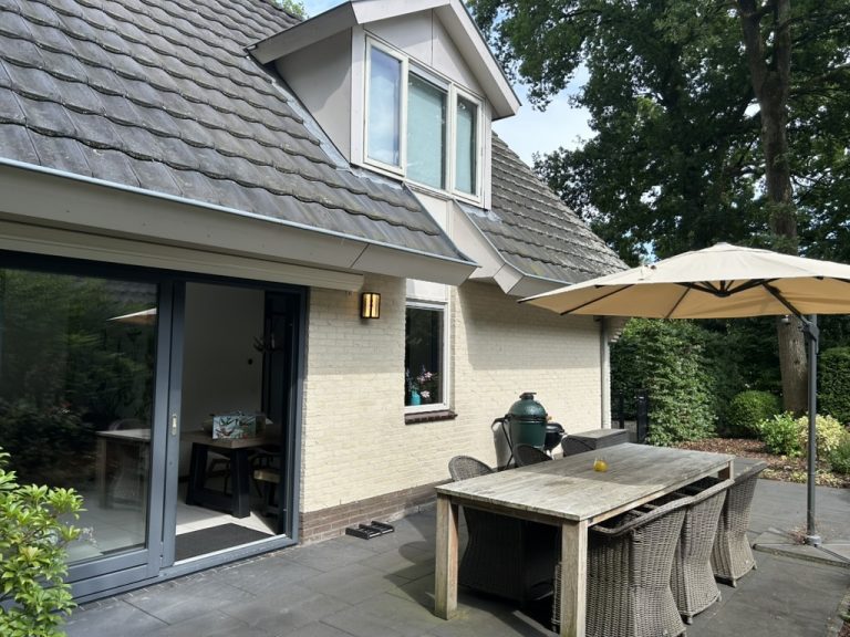 Villa Viola Epe terras met big green egg